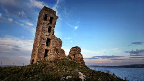 liscanor castle beside the sea