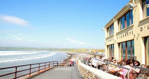 o looneys bar and restaurant facing the sea