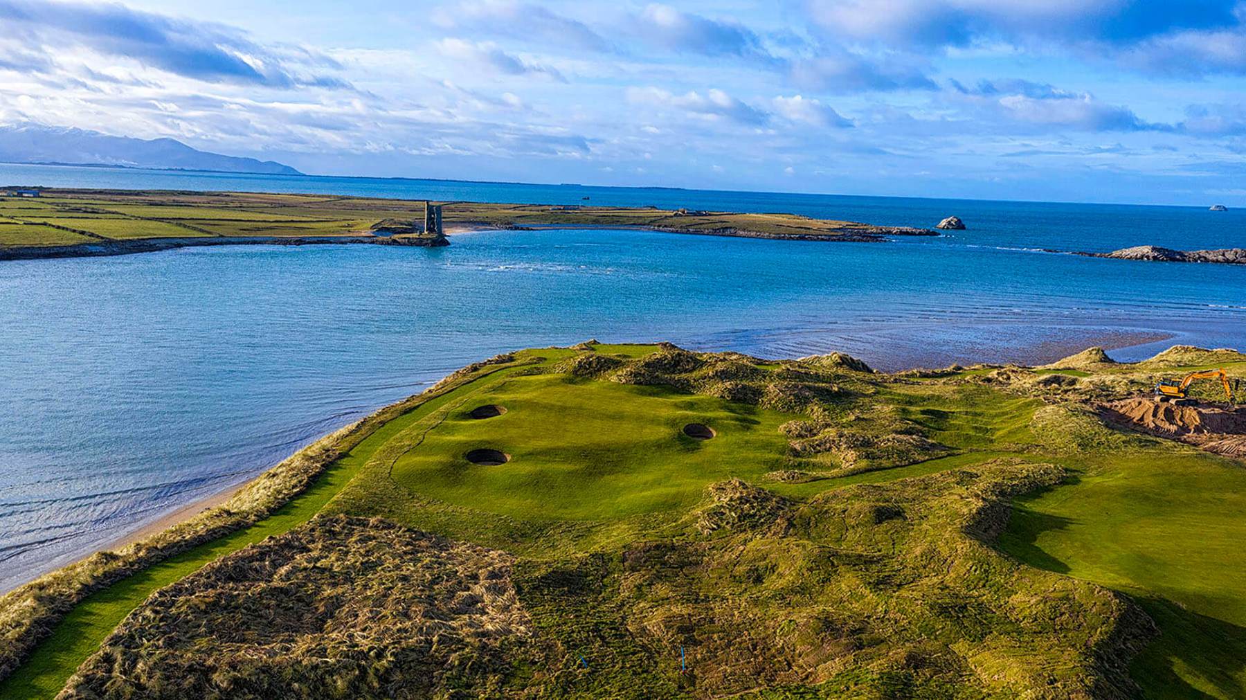 Irish golf course with picturesque views of the sea