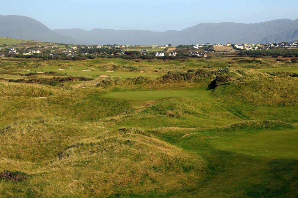 waterville links course with hazy background