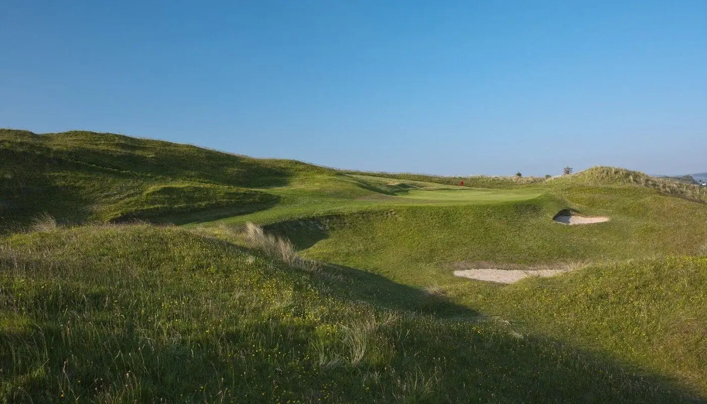 Sunny conditions enhance the beauty of an Irish golf course on the northwest coast