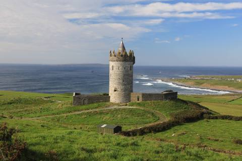 doonagore castle on the wild atlantic way